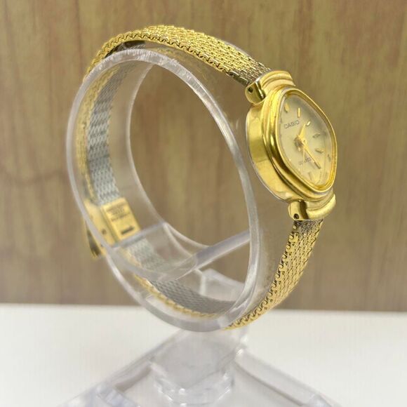 Casio Ladies Watch Gold Stainless Steel RARE Gold Dial - Picture 5 of 6